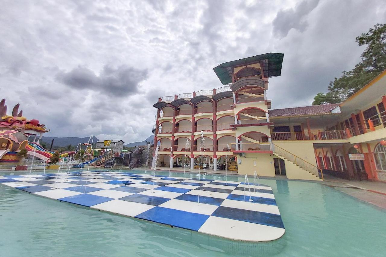 Oyo 3196 Hotel Taman Cinta Singkawang Dış mekan fotoğraf