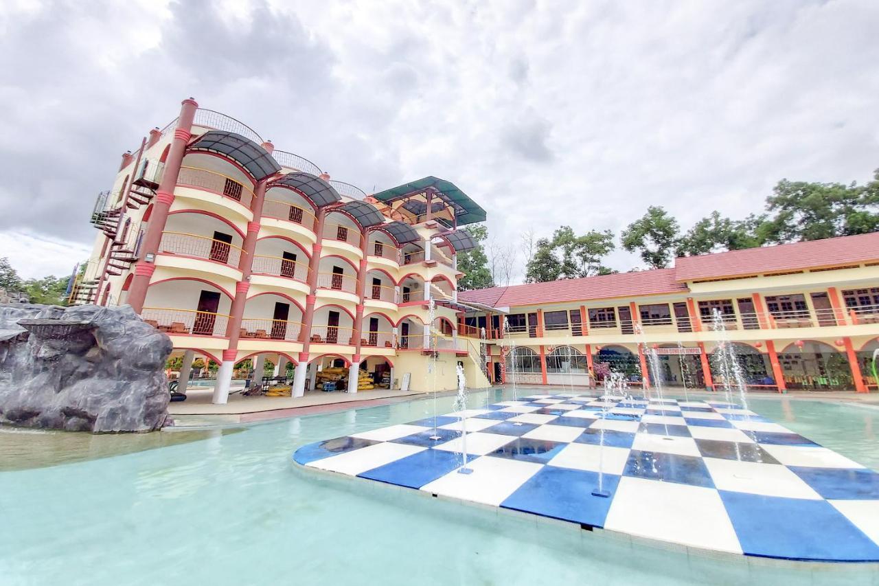 Oyo 3196 Hotel Taman Cinta Singkawang Dış mekan fotoğraf
