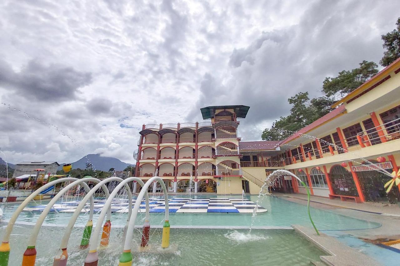 Oyo 3196 Hotel Taman Cinta Singkawang Dış mekan fotoğraf