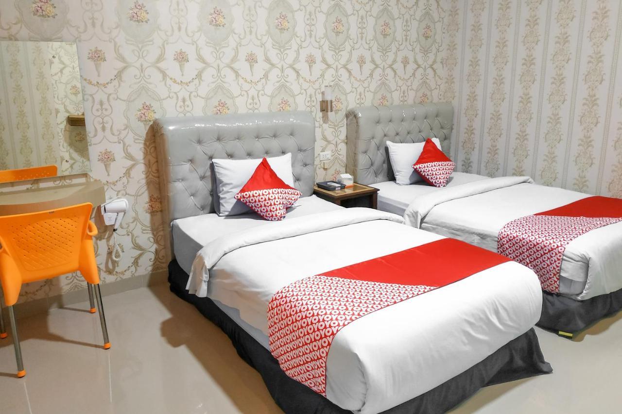 Oyo 3196 Hotel Taman Cinta Singkawang Oda fotoğraf
