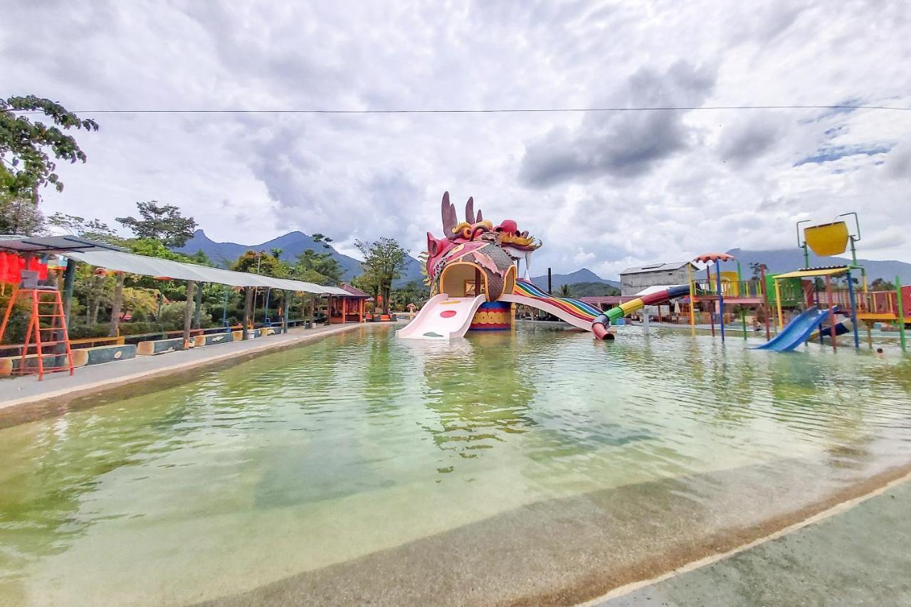 Oyo 3196 Hotel Taman Cinta Singkawang Dış mekan fotoğraf
