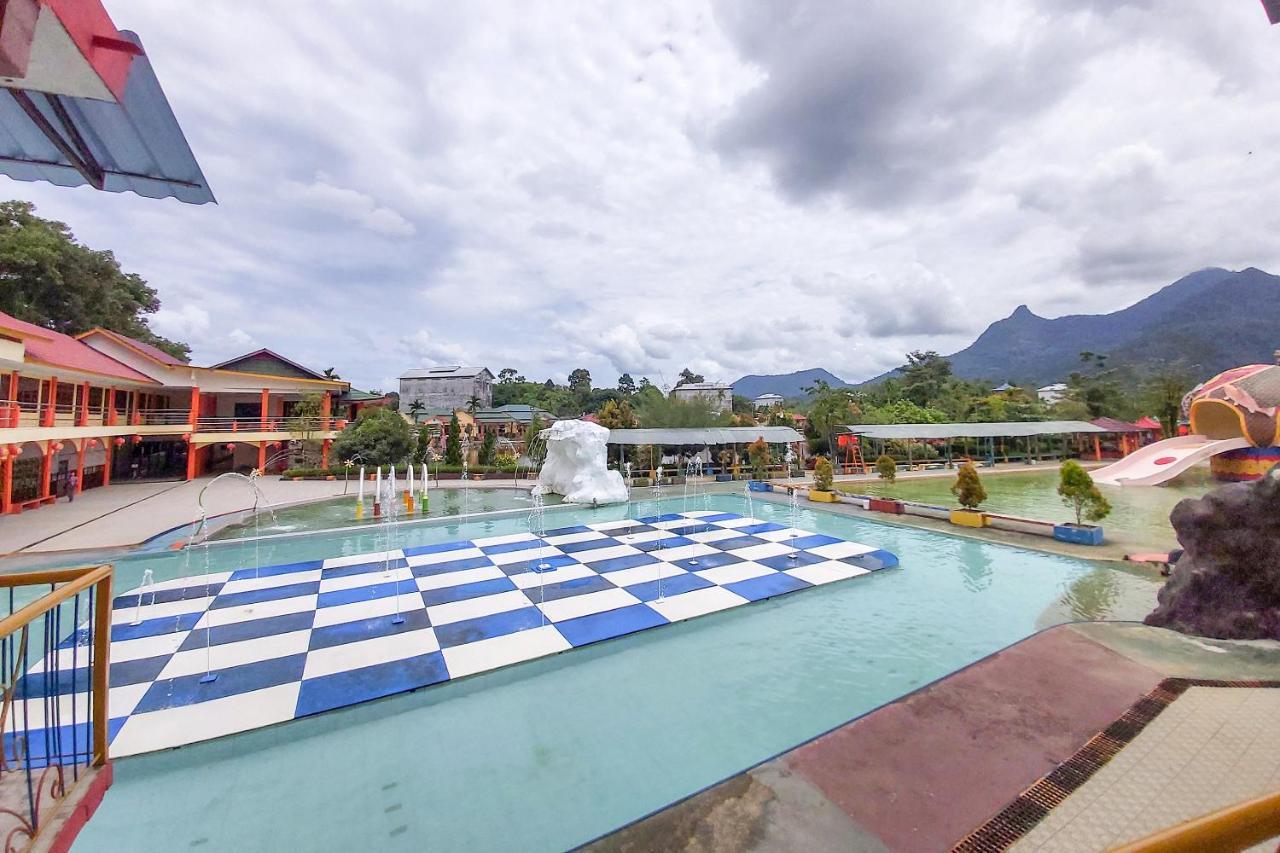 Oyo 3196 Hotel Taman Cinta Singkawang Dış mekan fotoğraf