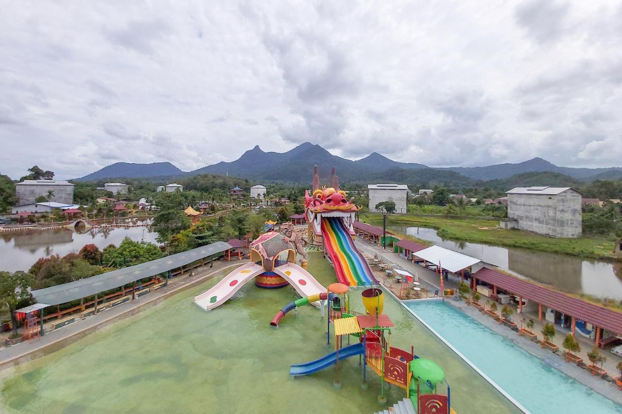 Oyo 3196 Hotel Taman Cinta Singkawang Dış mekan fotoğraf